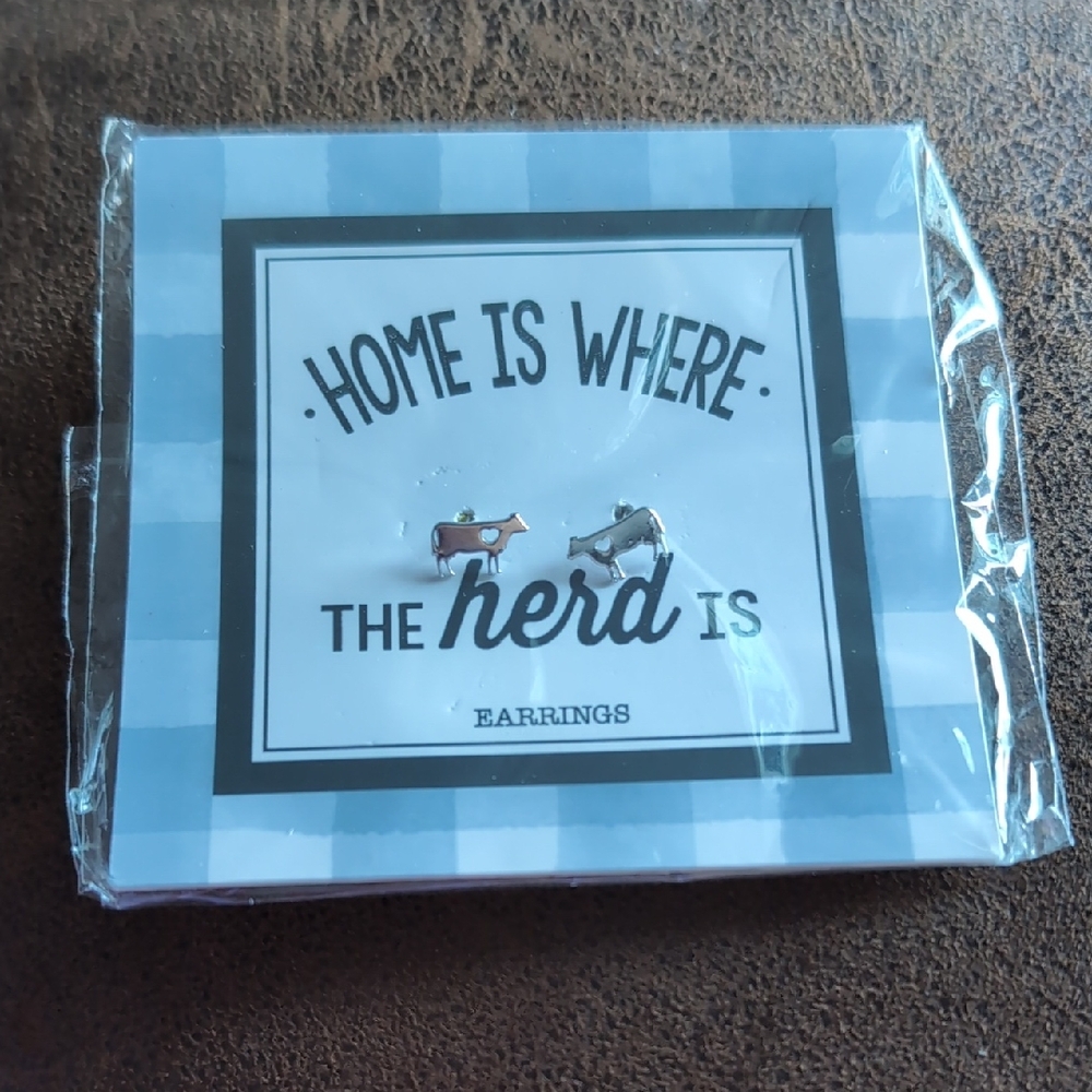 2/10🍀Home Is Where The Herd Is Cow W Heart Earrings